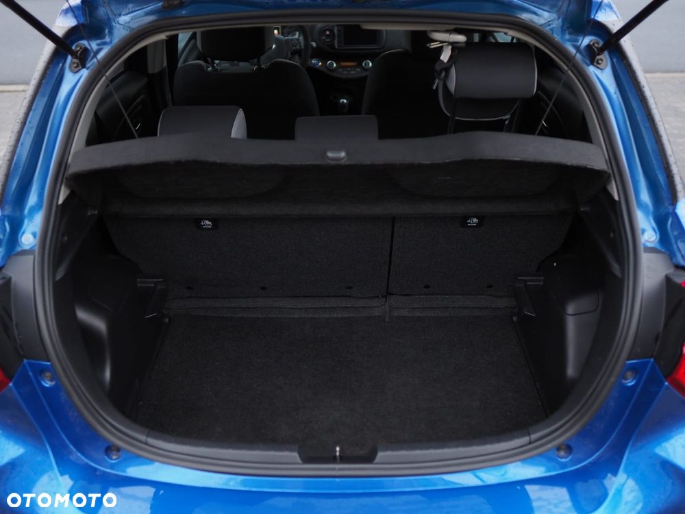 Toyota Yaris Hybrid 100 20th Anniversary - 17