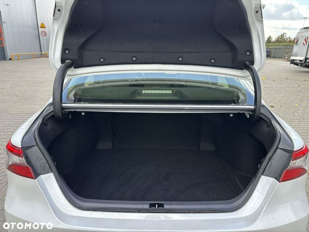 Toyota Camry 2.5 Hybrid Comfort CVT - 21
