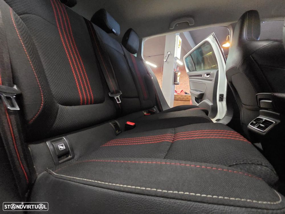 Renault Mégane Sport Tourer 1.5 Blue dCi R.S. Line — fotografia 32