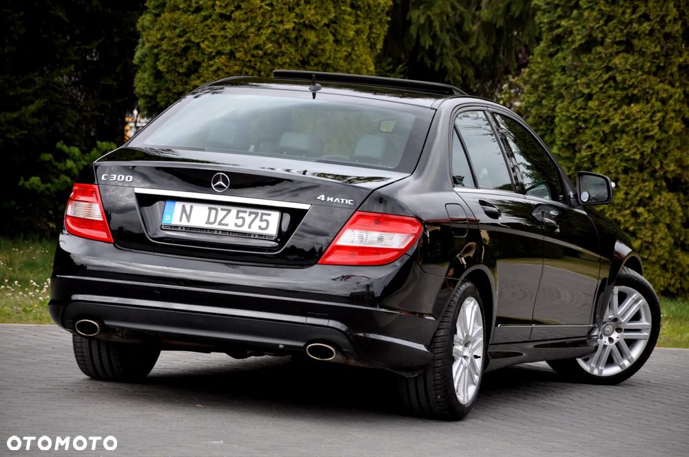 Mercedes-Benz Klasa C 300 7G-TRONIC SPORT EDITION - 18