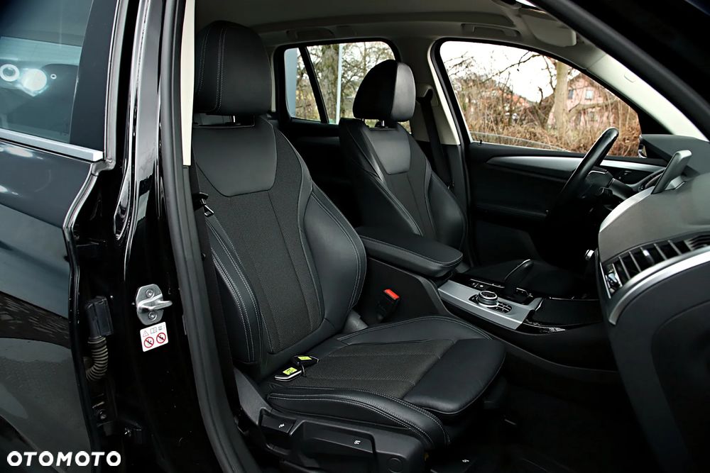 BMW X3 xDrive20i GPF Advantage - 24