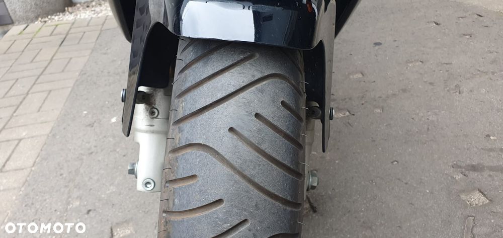 Yamaha FZR - 24