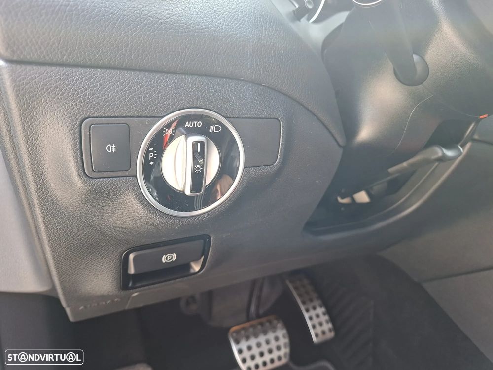 Mercedes-Benz CLA 180 d Shooting Brake AMG Line Aut. - 12