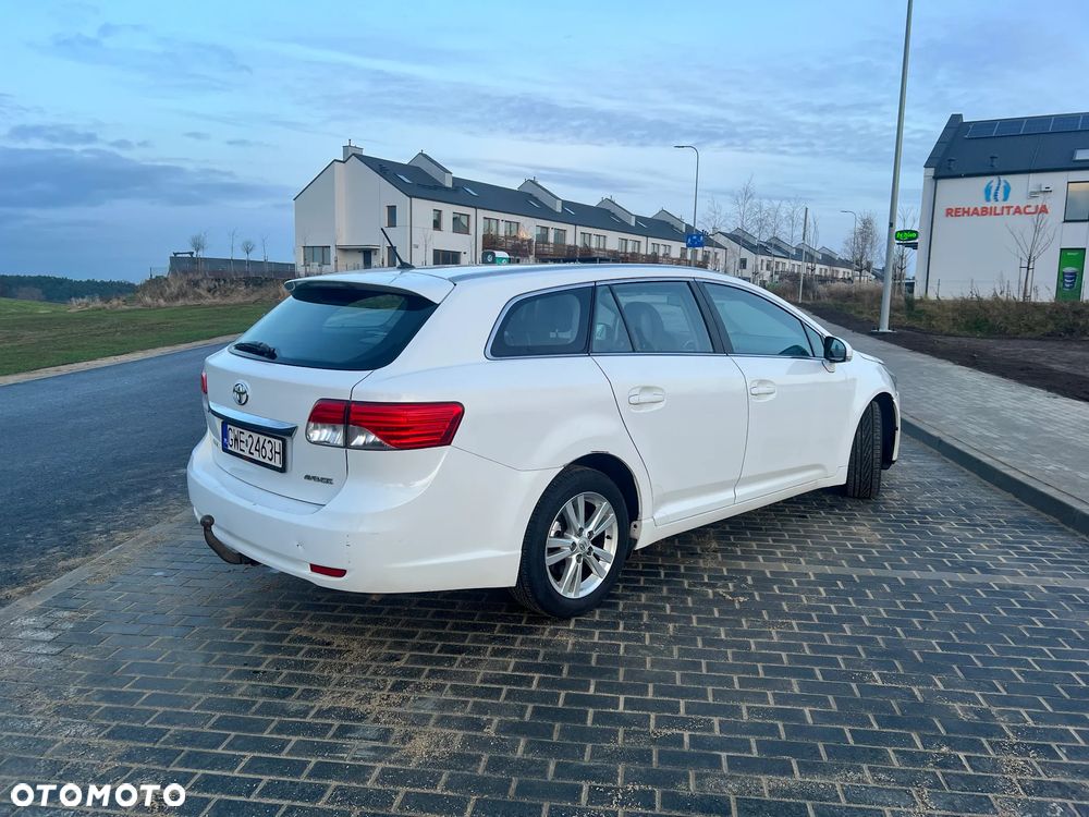 Toyota Avensis 2.0 D-4D Executive - 8