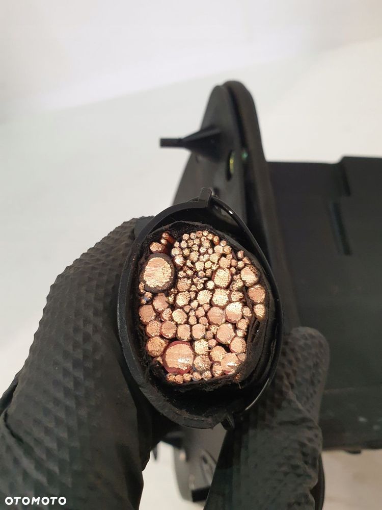 skrzynka bezpieczników 3d1937609a phaeton 3d2 3.0tdi 06r - 7