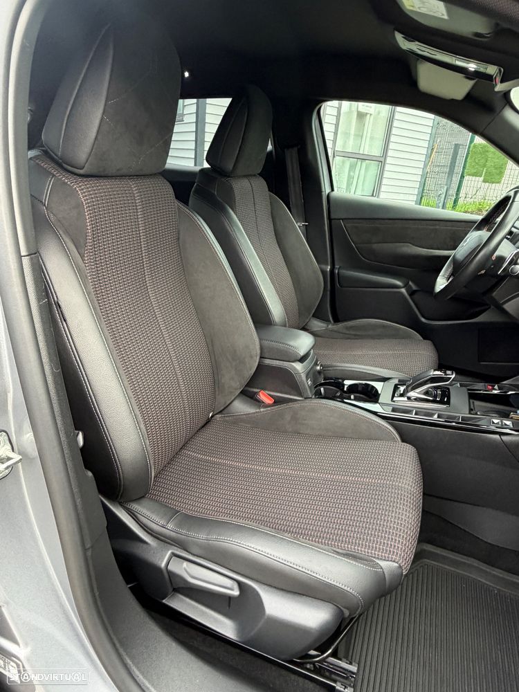 DS DS3 Crossback PureTech 130 Aut. PERFORMANCE LINE + - 27