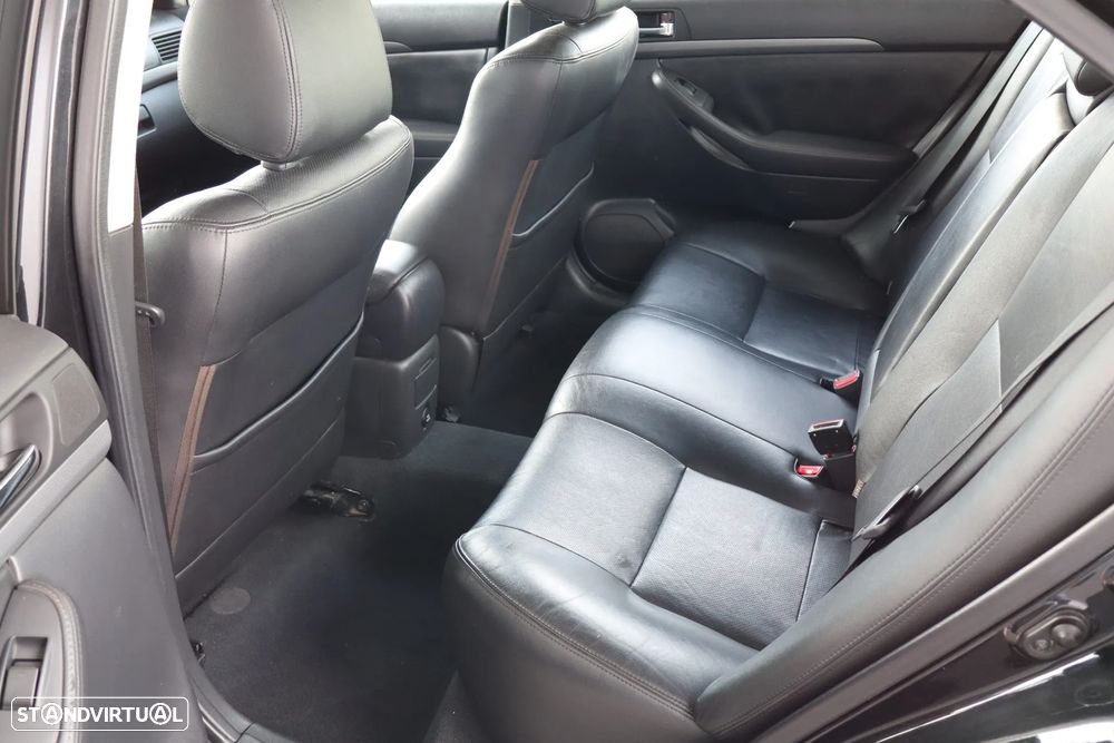 Toyota Avensis SD 2.2 D-4D Sol+GPS - 8