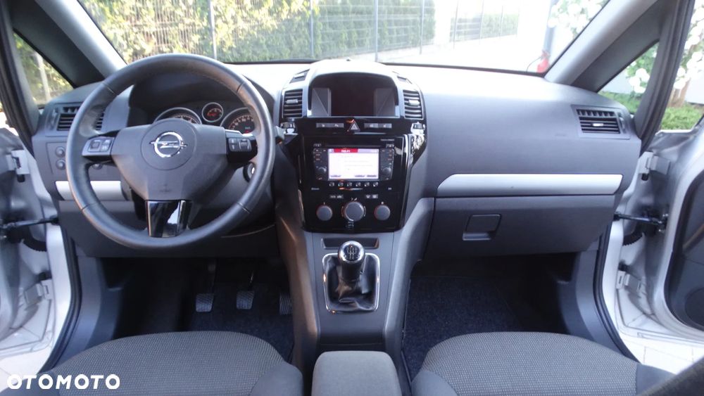 Opel Zafira 1.8 Cosmo - 23