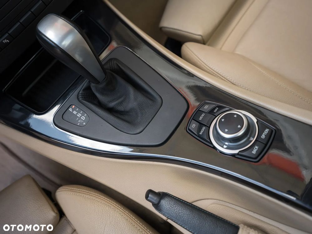 BMW Seria 3 325i Edition Exclusive - 35