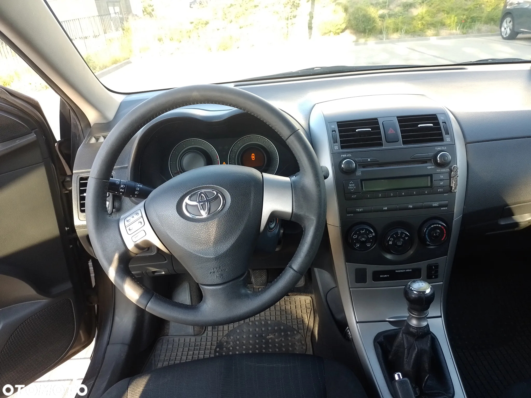 Toyota Corolla 1.6 Luna - 6