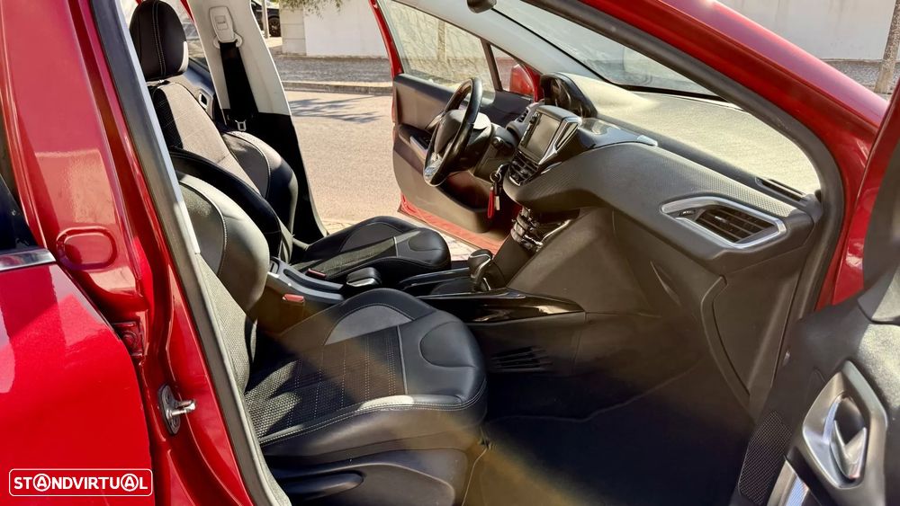 Peugeot 2008 1.2 PureTech Allure EAT6 - 21