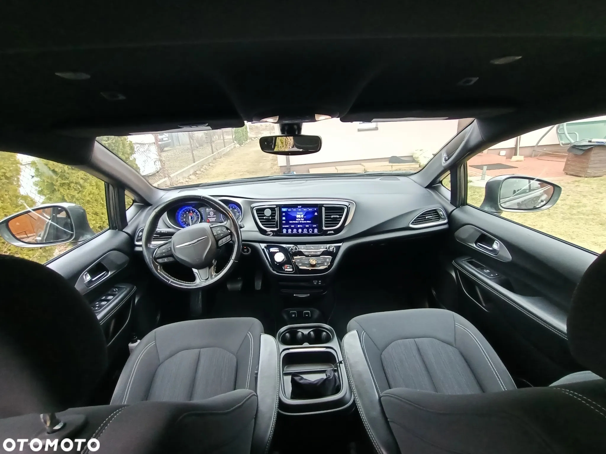 Chrysler Pacifica - 12