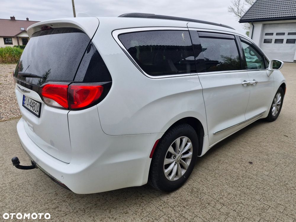 Chrysler Pacifica - 4