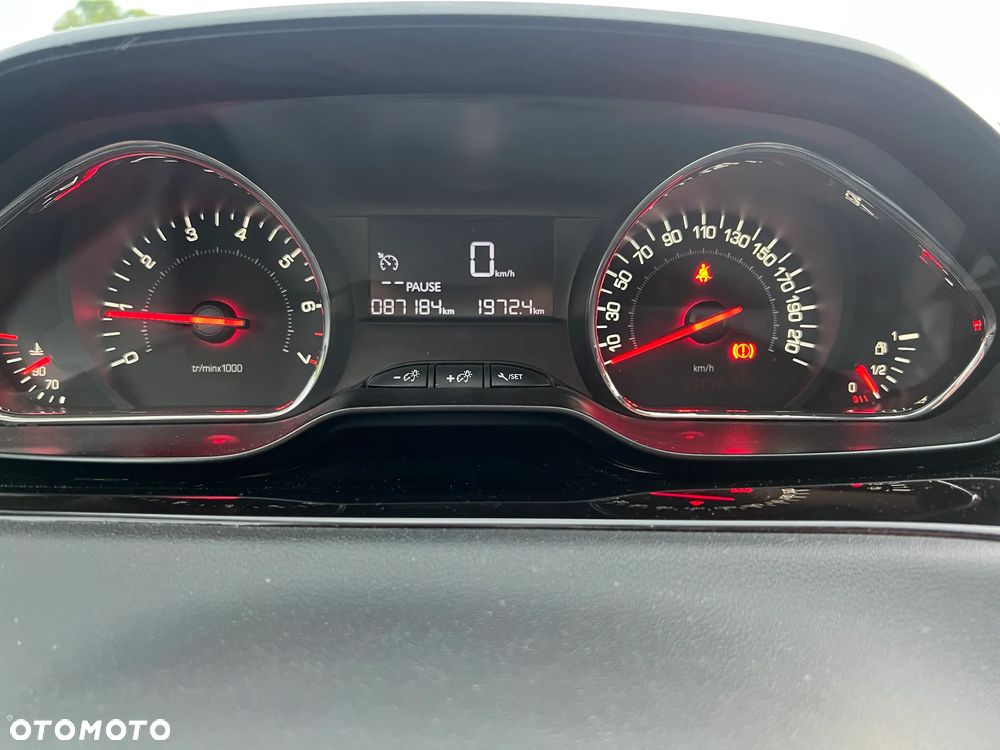 Peugeot 208 1.2 PureTech Style - 12