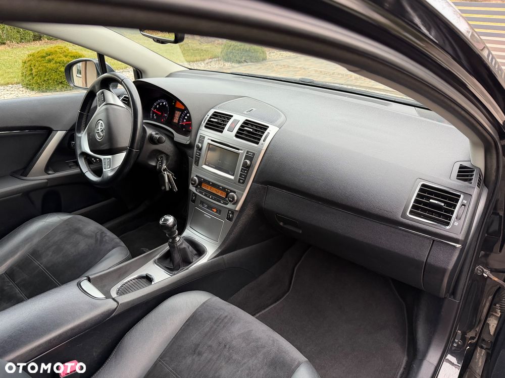 Toyota Avensis 1.8 Sol NAVI - 24