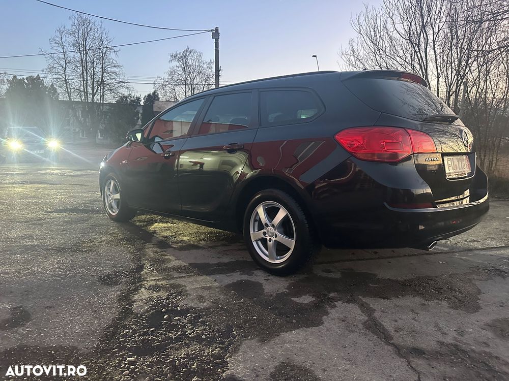 Opel Astra 2.0 CDTI DPF Sports Tourer - 4