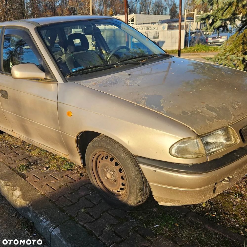 Opel Astra Classic F 1,4 B  (Z489) pojazd na części: maska, zderzak, drzwi, szyby, lusterka, chłodnica - 9