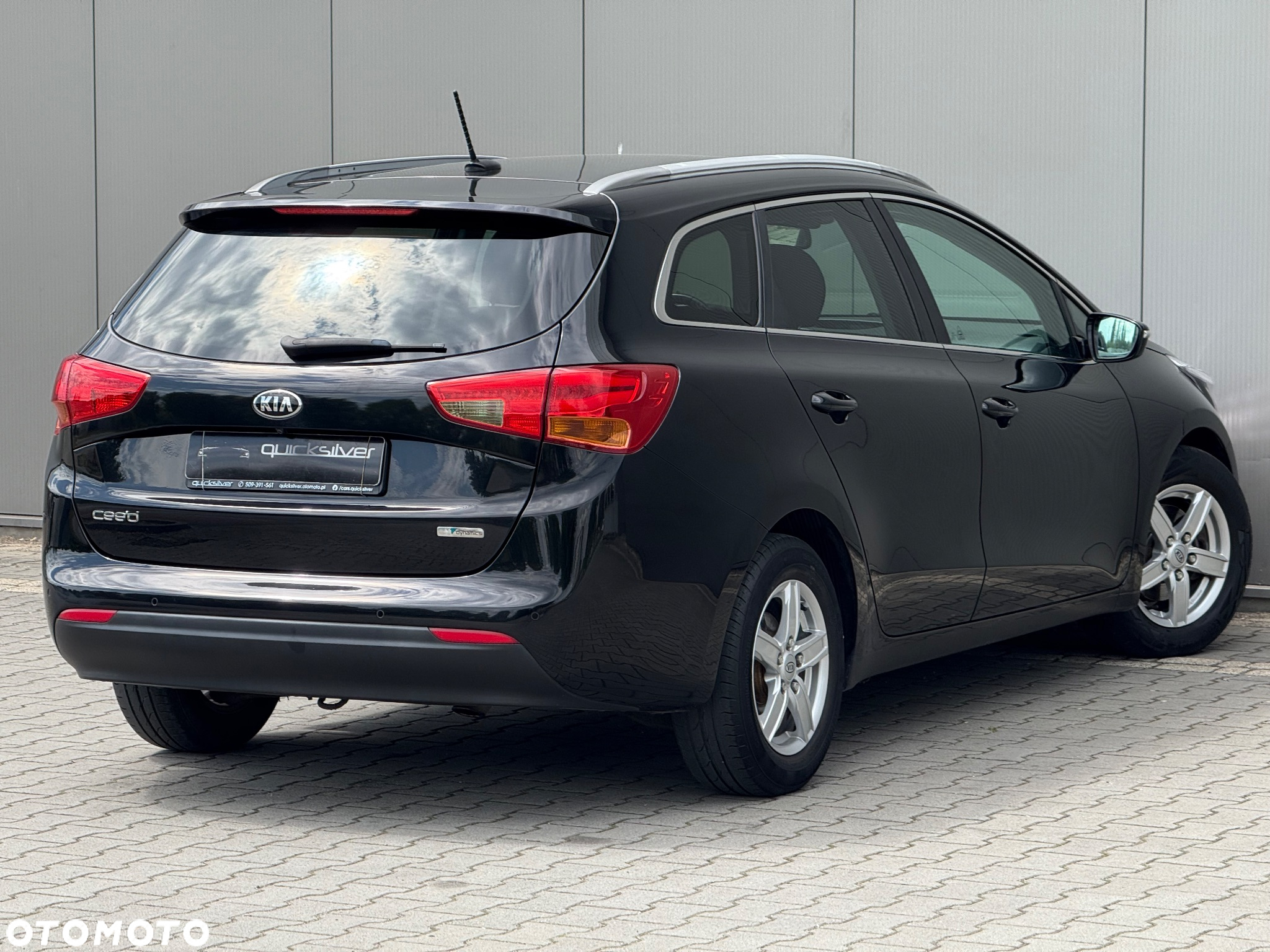 Kia Ceed - 11
