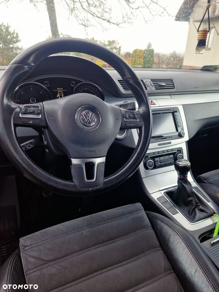 Volkswagen Passat 2.0 TDI DPF Highline - 9