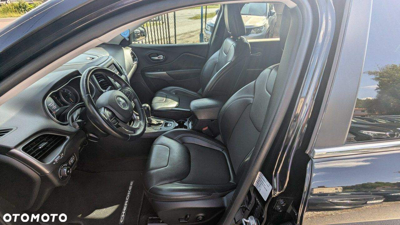 Jeep Cherokee - 12