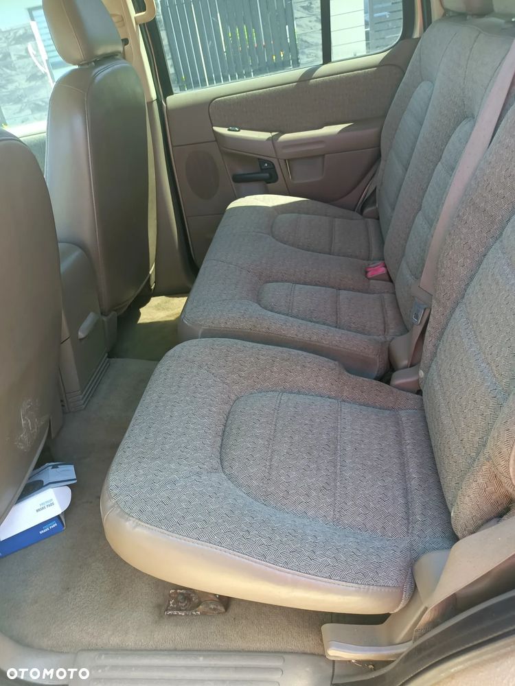 Ford Explorer - 2