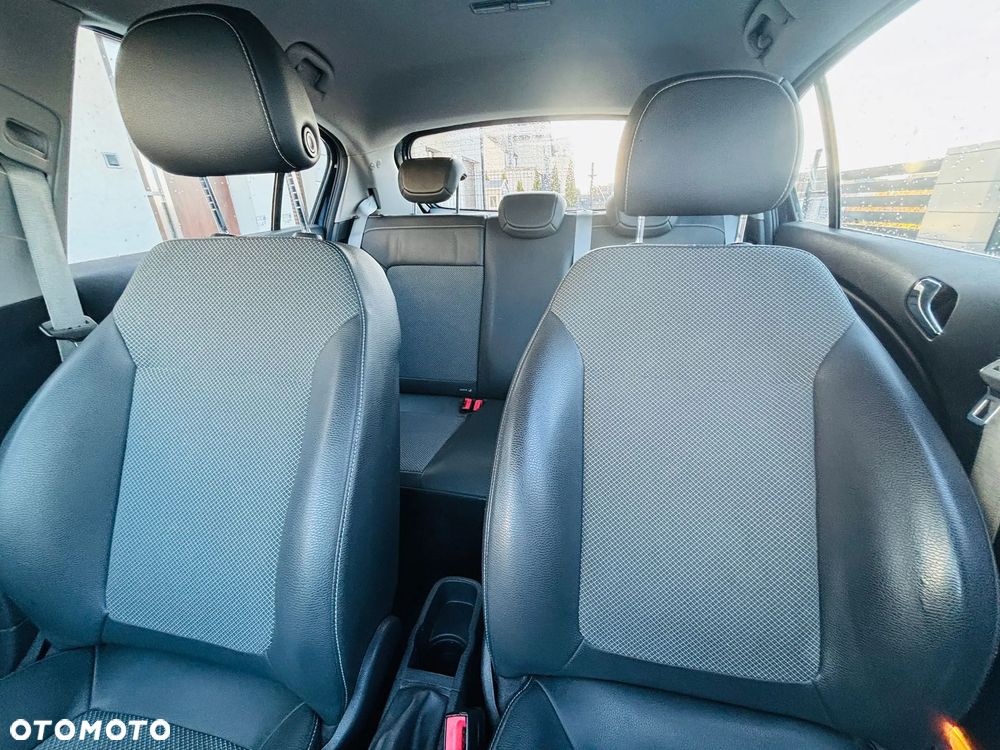 Opel Corsa 1.4 16V Cosmo - 7