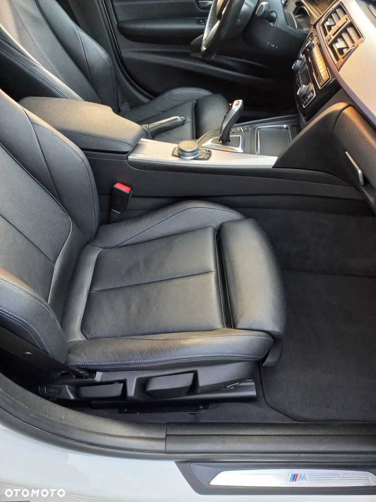 BMW Seria 3 318i GPF M Sport Shadow - 16