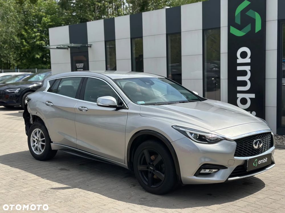 Infiniti Q30 - 1