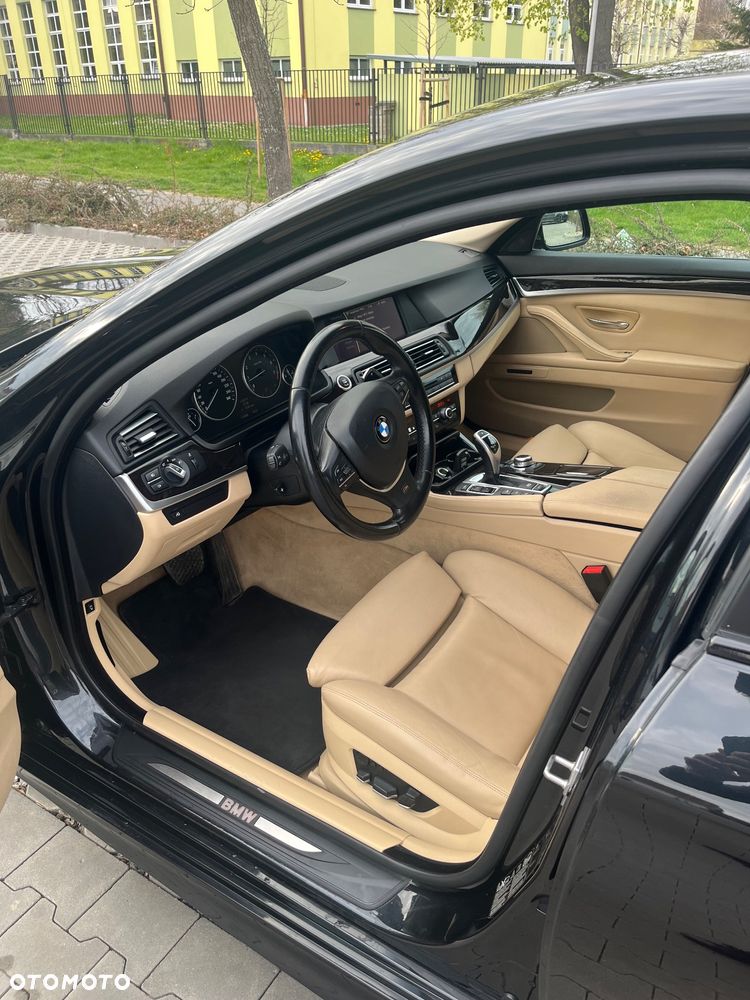 BMW Seria 5 550i Sport-Aut - 9