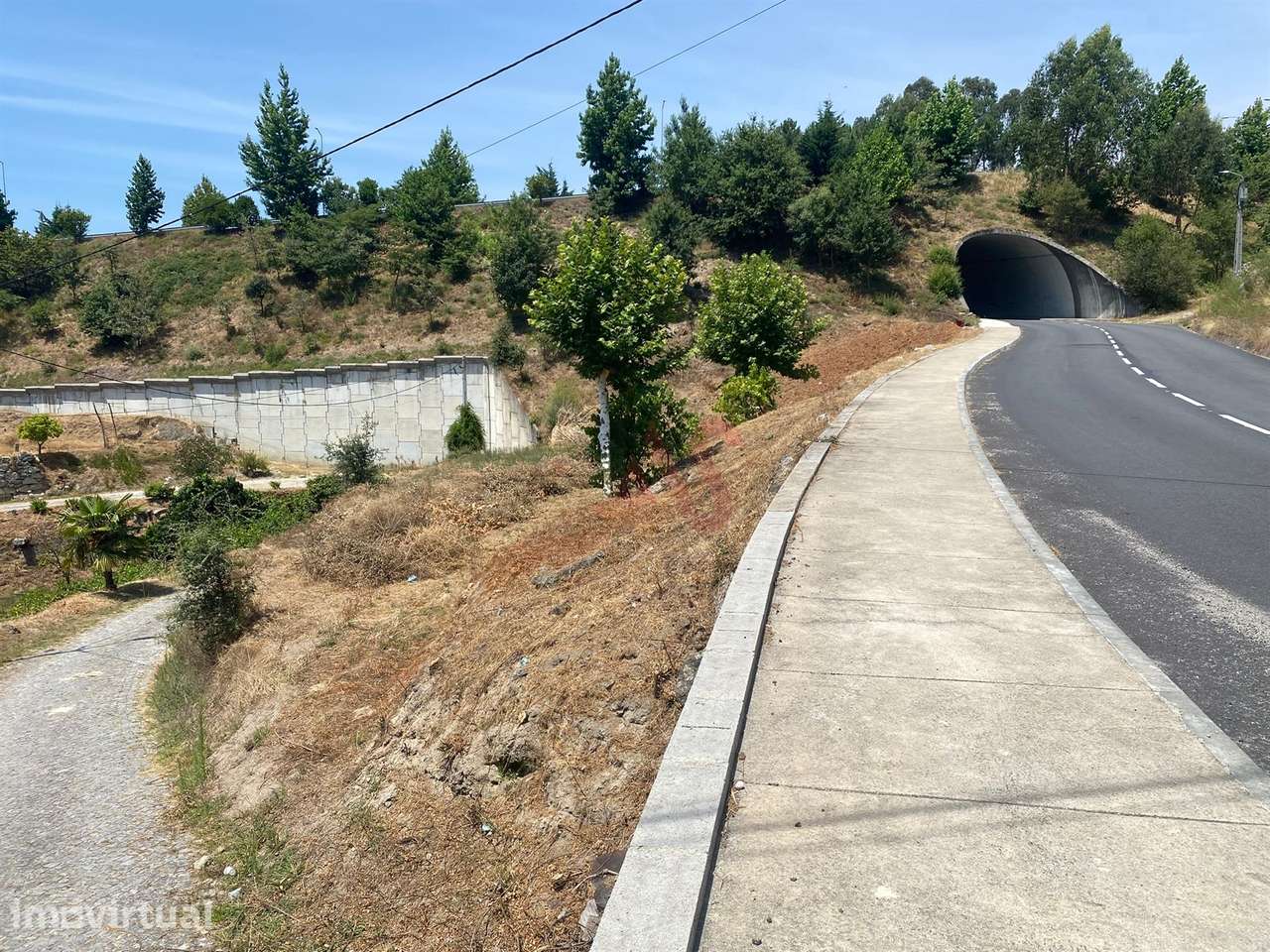 Terreno de construção com 816 m² em Silvares, Lousada - Grande imagem: 3/4