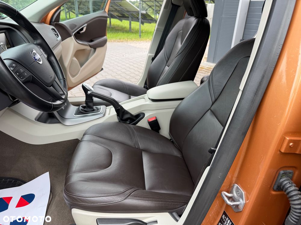 Volvo V40 T3 R Design - 16