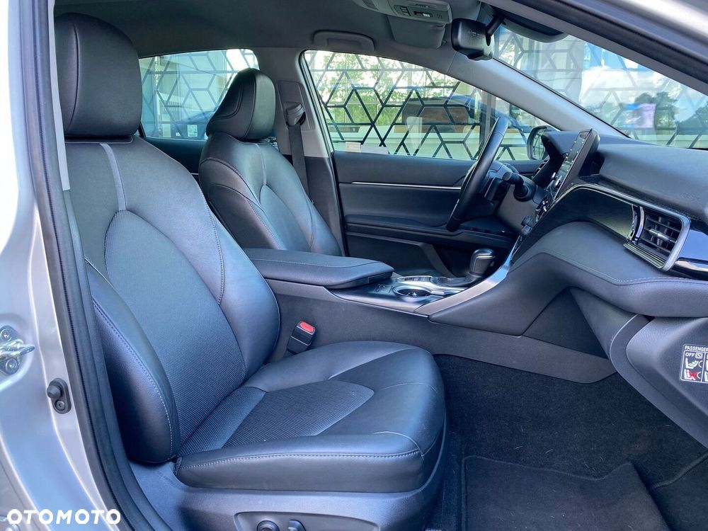 Toyota Camry 2.5 Hybrid Executive CVT - 22