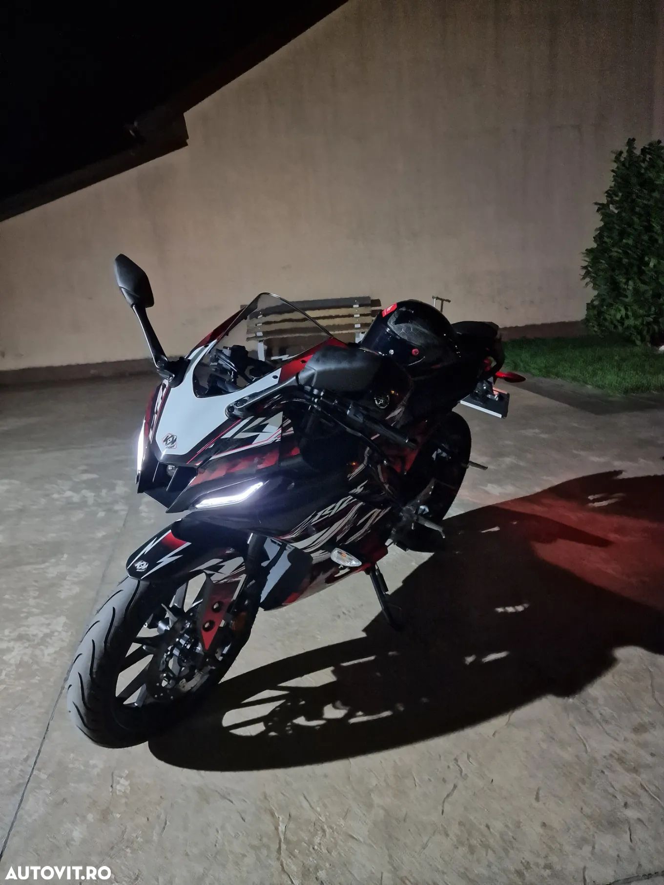 Yamaha YZF-R 125 - 1