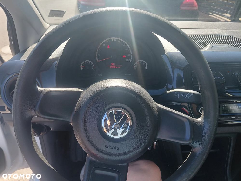 Volkswagen up! white - 19