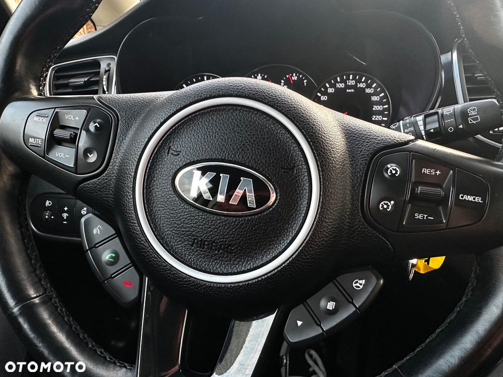 Kia Carens - 27