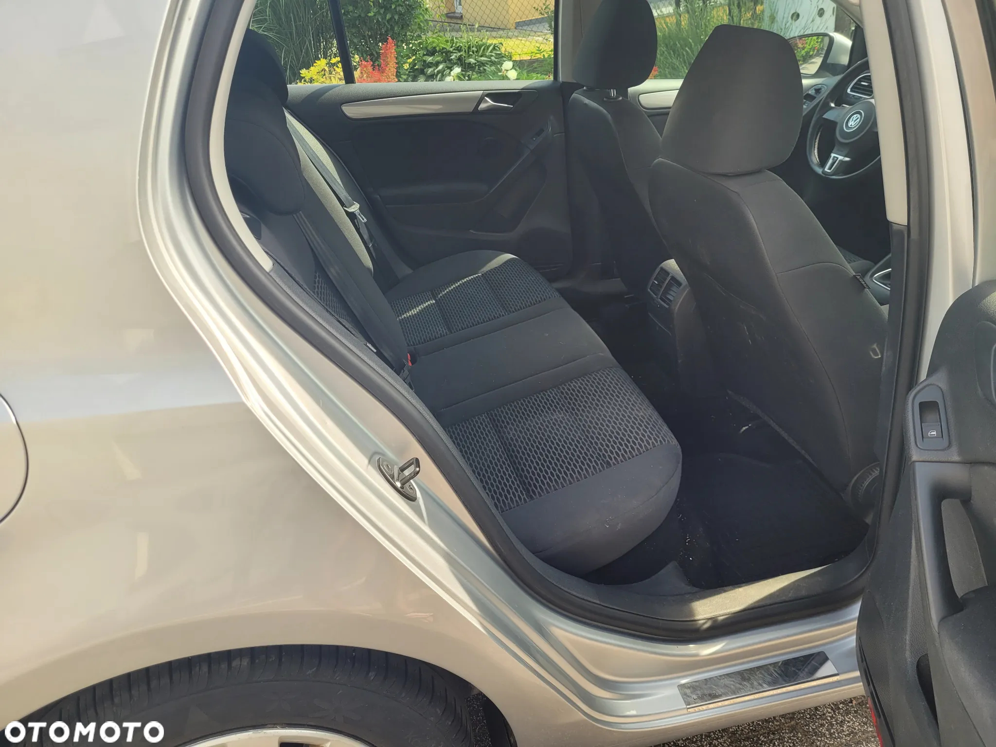 Volkswagen Golf 1.6 TDI BlueMotion Technology Comfortline - 8