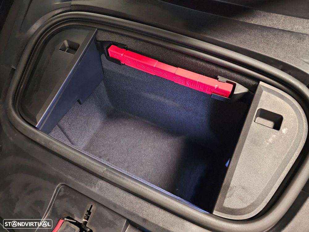 Porsche Taycan Cross Turismo 4 - 37