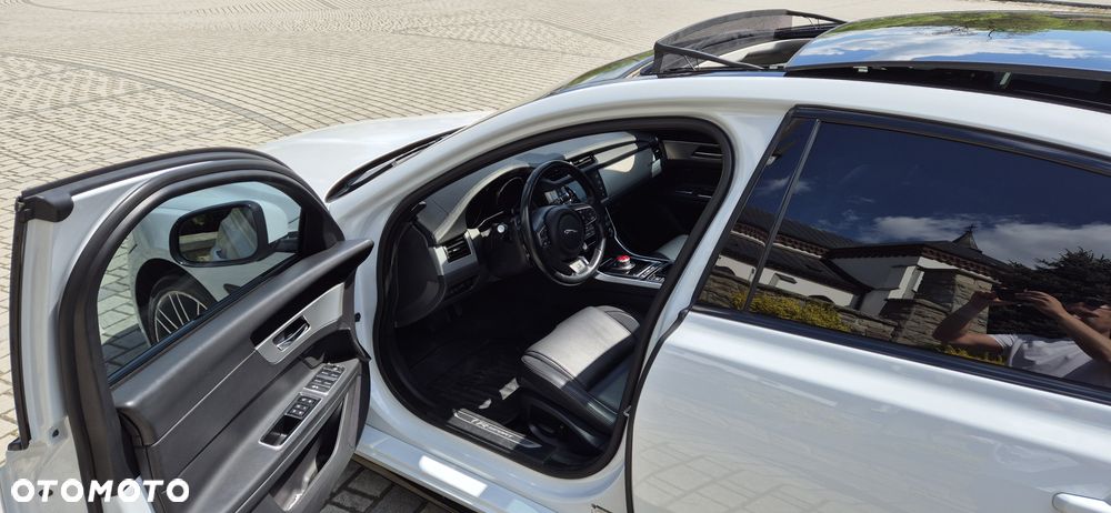 Jaguar XF 3.0 V6 AWD R-Sport - 23