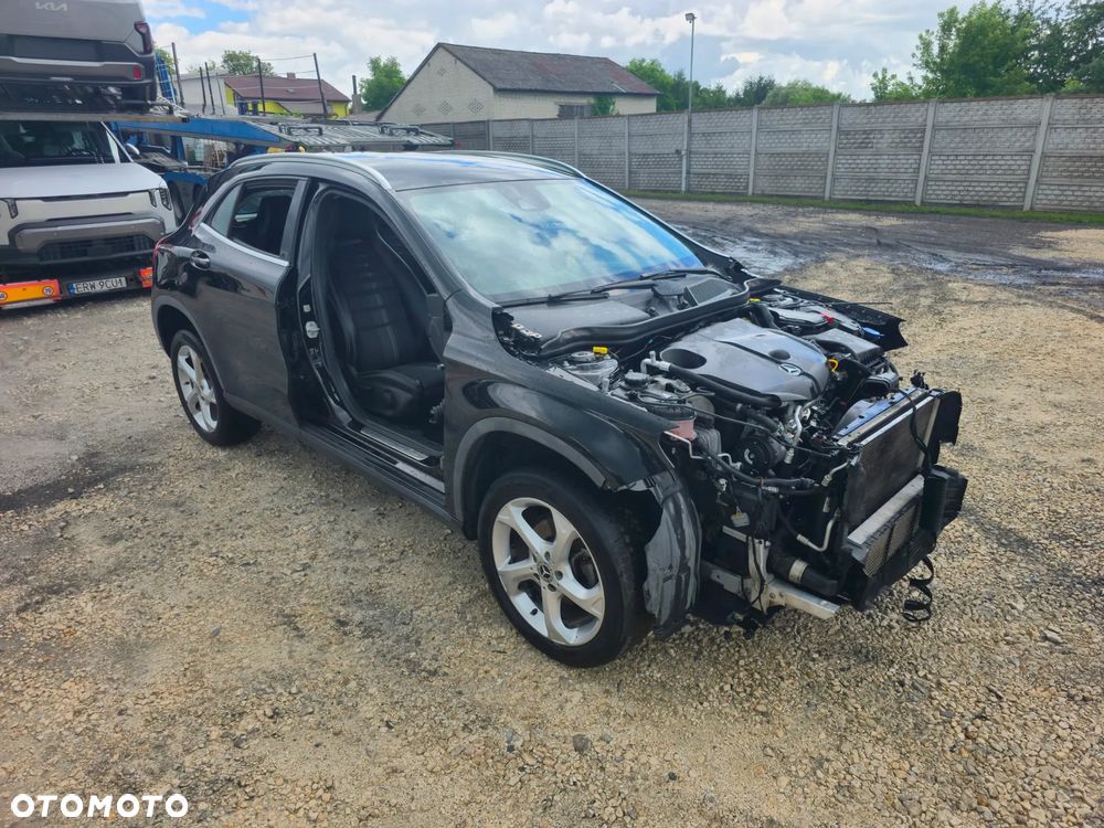 Mercedes-Benz GLA 200 d 7G-DCT - 5