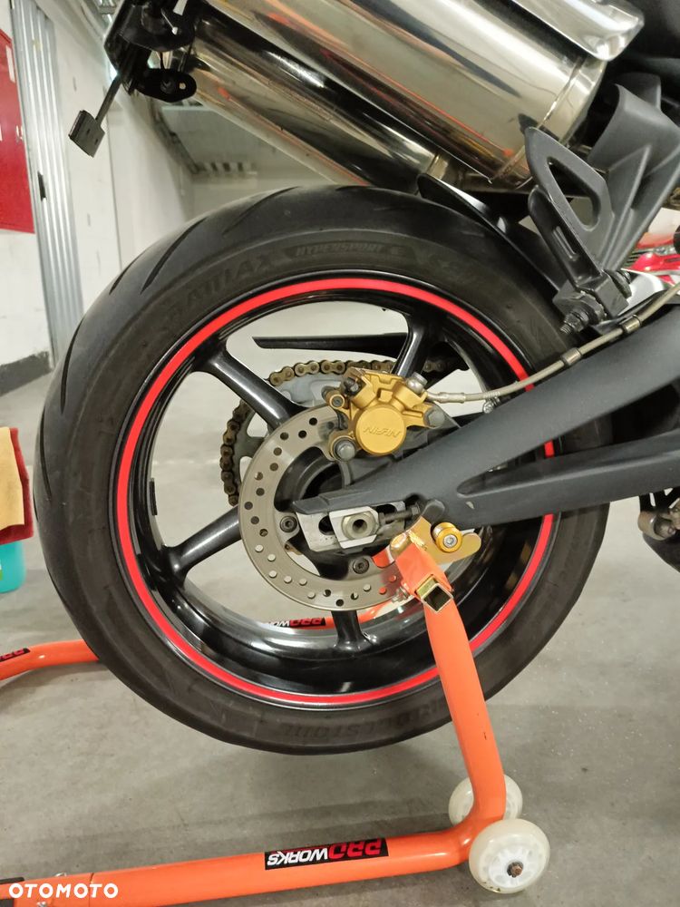 Triumph Street Triple - 8