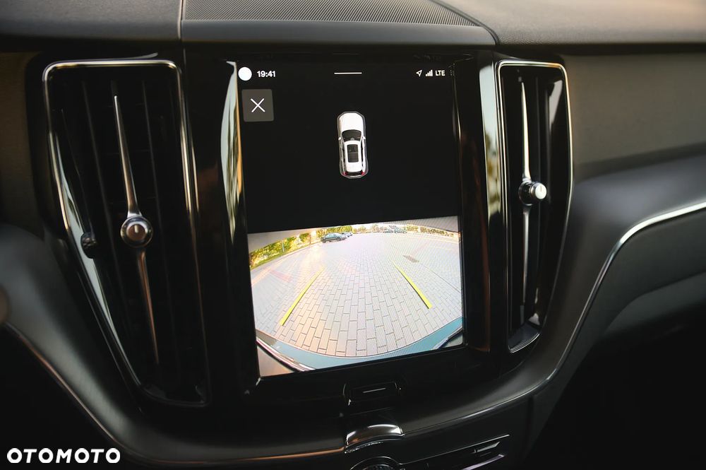 Volvo XC 60 B4 D AWD Momentum Pro - 28