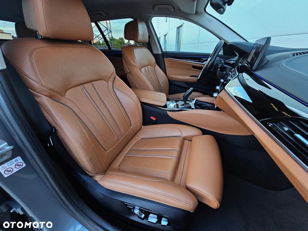 BMW Seria 5 520i GPF Luxury Line sport - 33