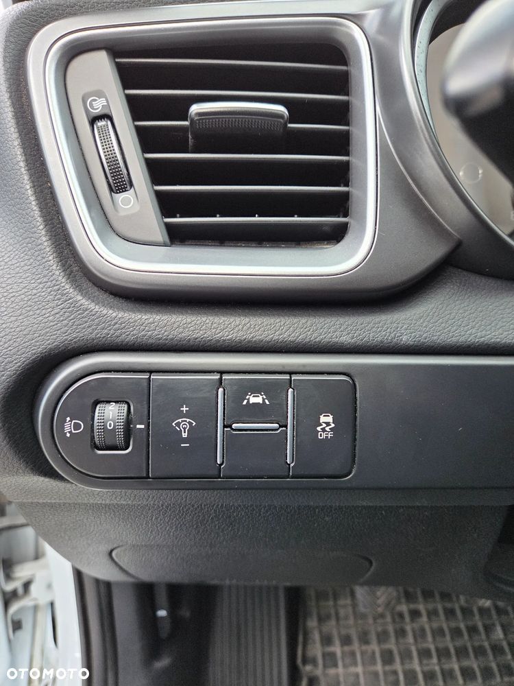 Kia Ceed 1.6 CRDi SCR M - 33