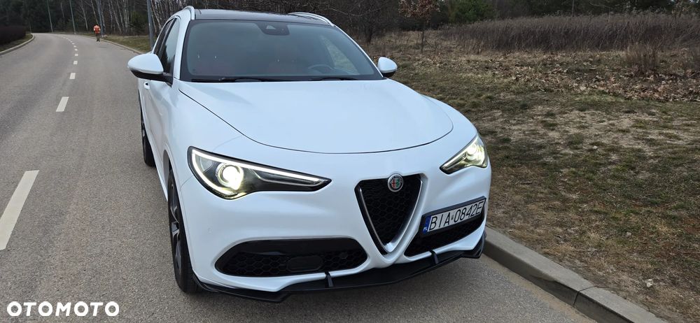Alfa Romeo Stelvio 2.0 Turbo 16V AT8-Q4 Ti - 4