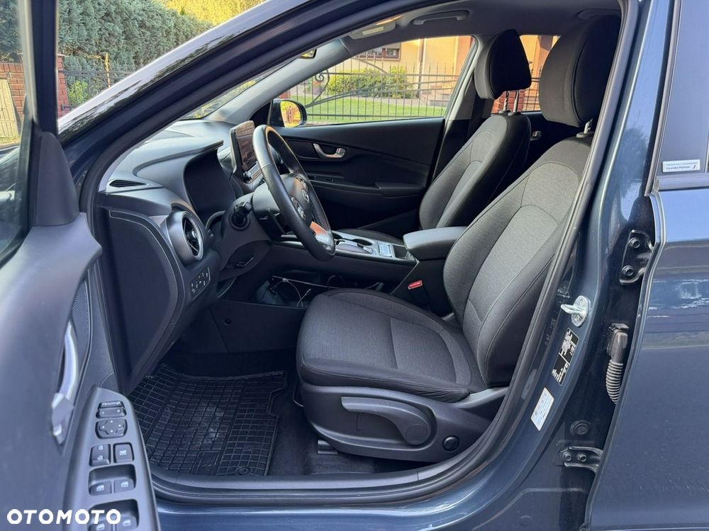 Hyundai Kona 49kWh Executive Plus - 28