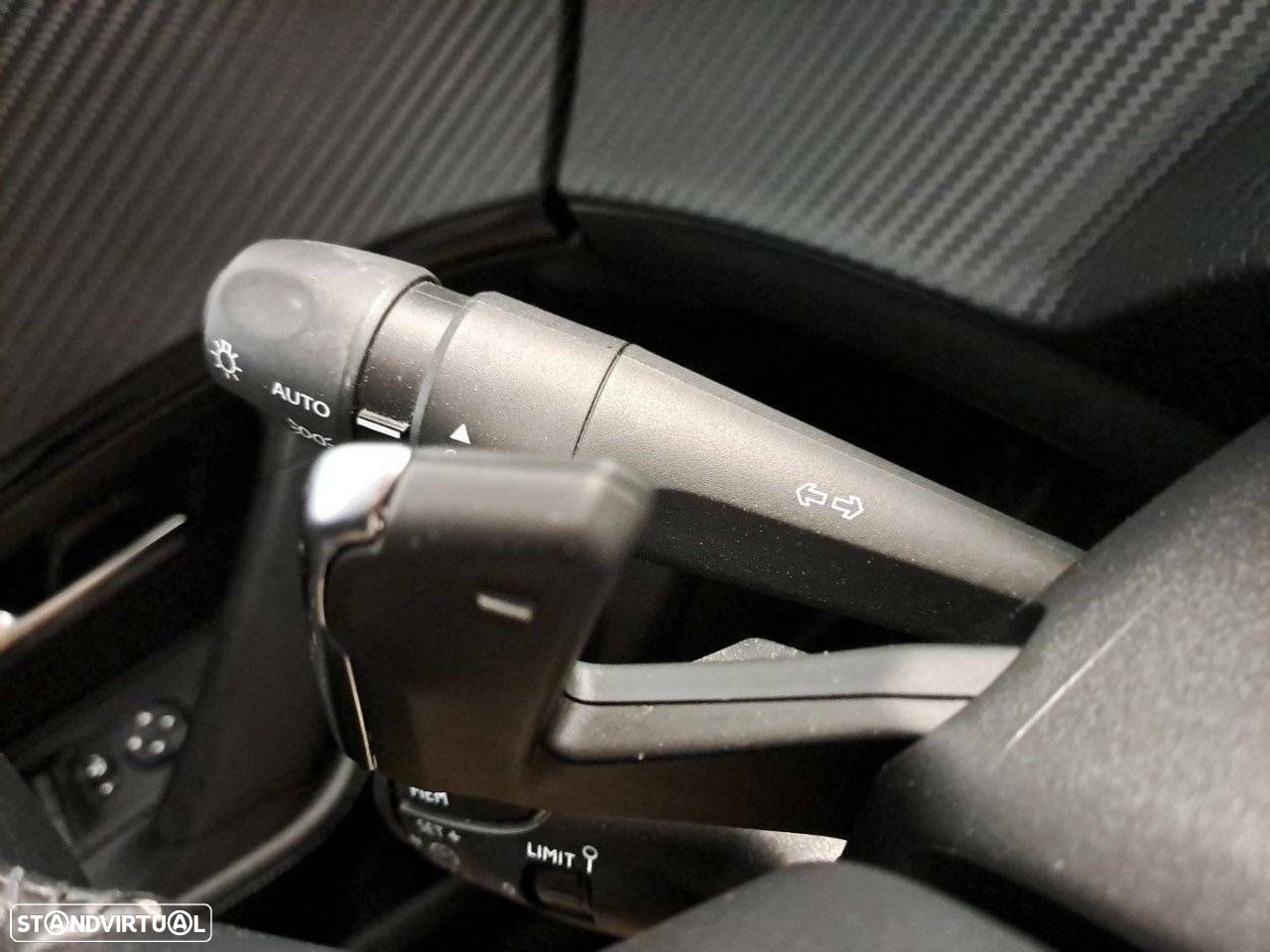 Peugeot 2008 1.2 PureTech Allure EAT8 - 14