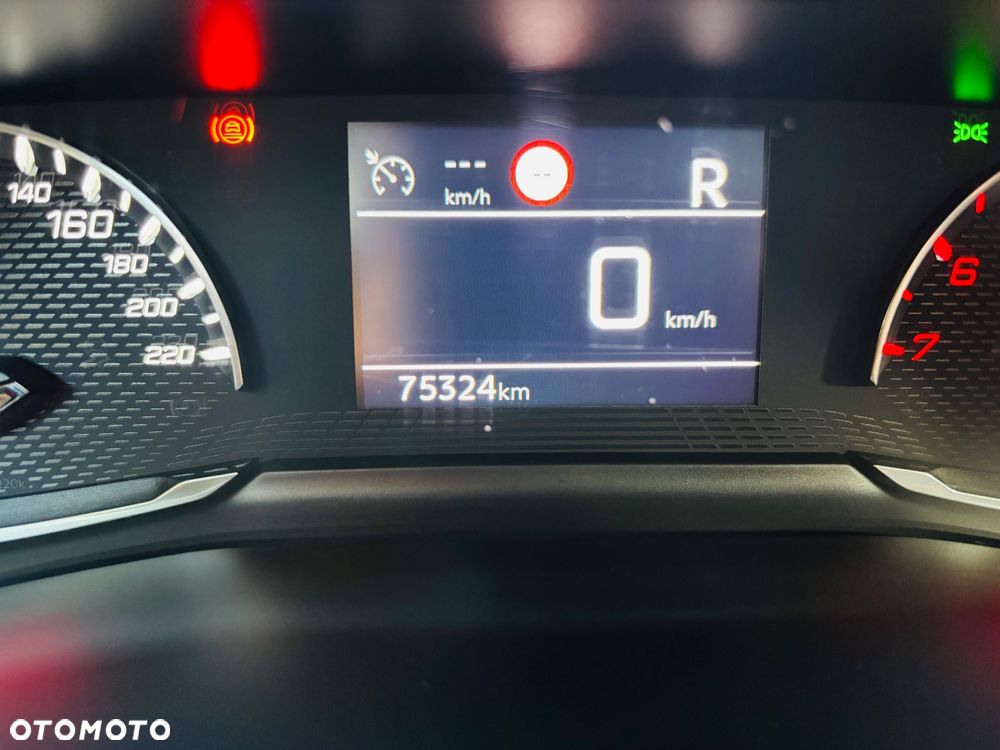 Peugeot 208 PureTech 100 EAT8 Allure - 17