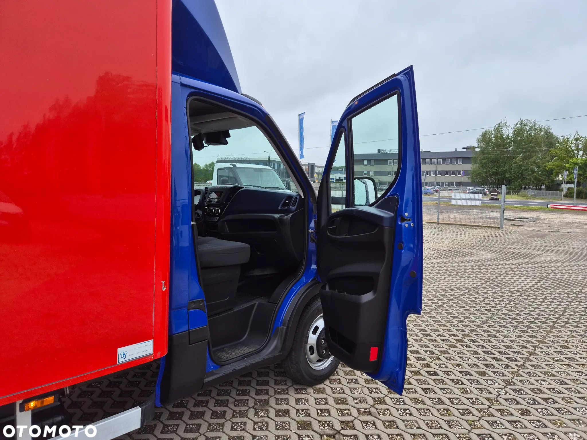 Iveco Daily 40C18 Hi-Matic 3.0 HPi, kontener 8PAL, winda 750KG - 18