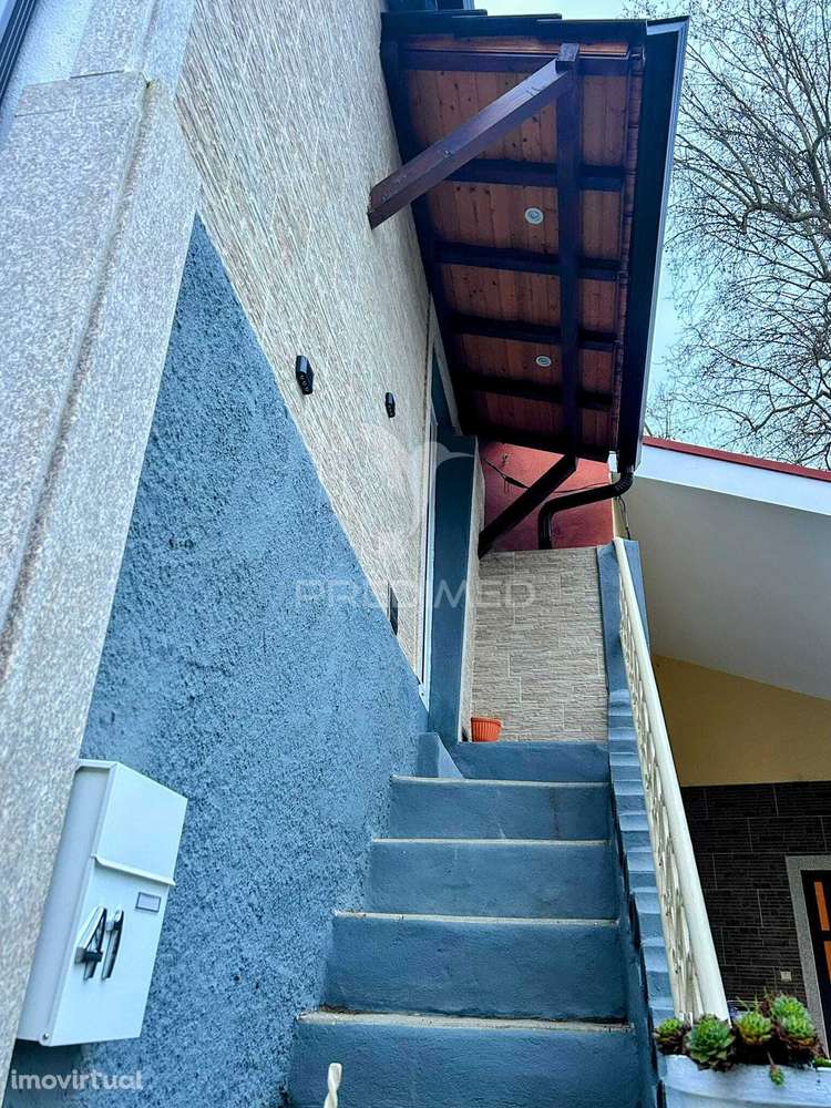 Moradia recuperada, equipada e mobilada na zona Vinhateira do Douro - Grande imagem: 3/38