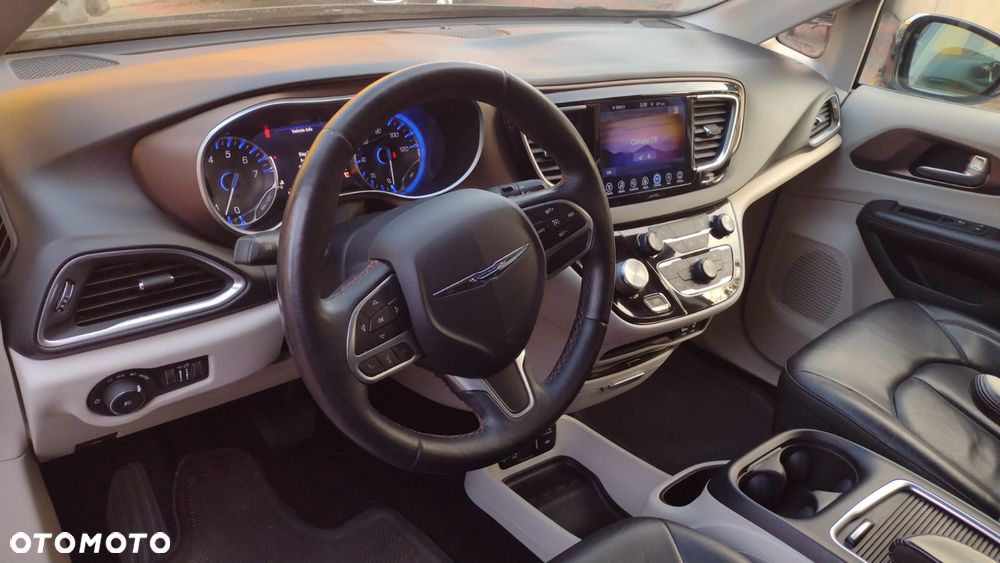 Chrysler Pacifica - 14